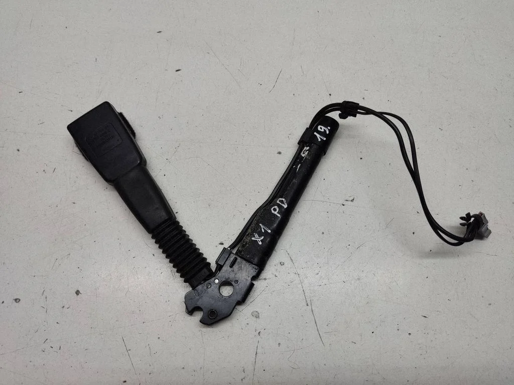 Front seatbelt buckle – BMW X1 E84 (2009-2015)