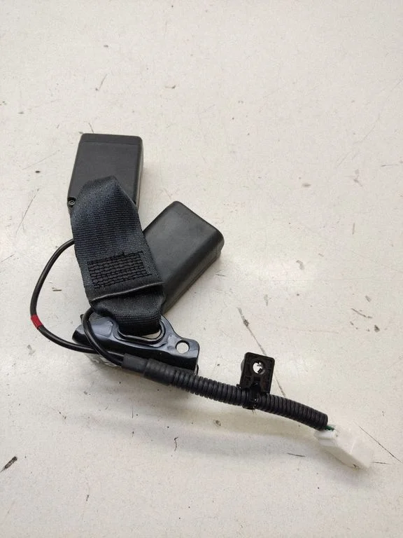 Middle seatbelt buckle (rear) 89830D4200