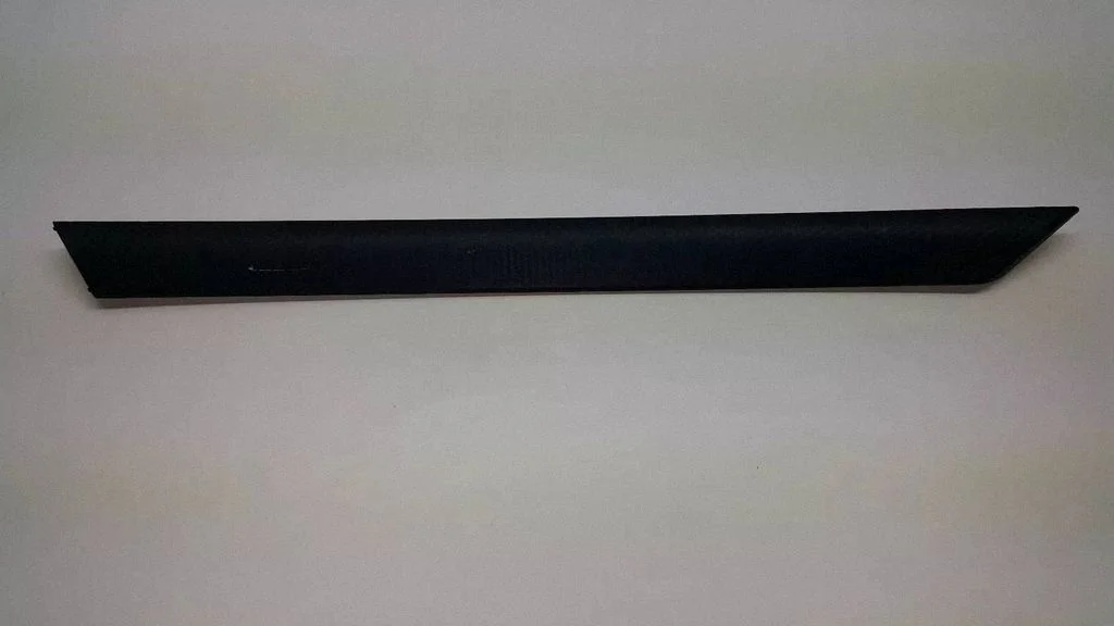Eesmise ukse viimistlusriba – BMW 3-seeria E46 (1998-2005)
