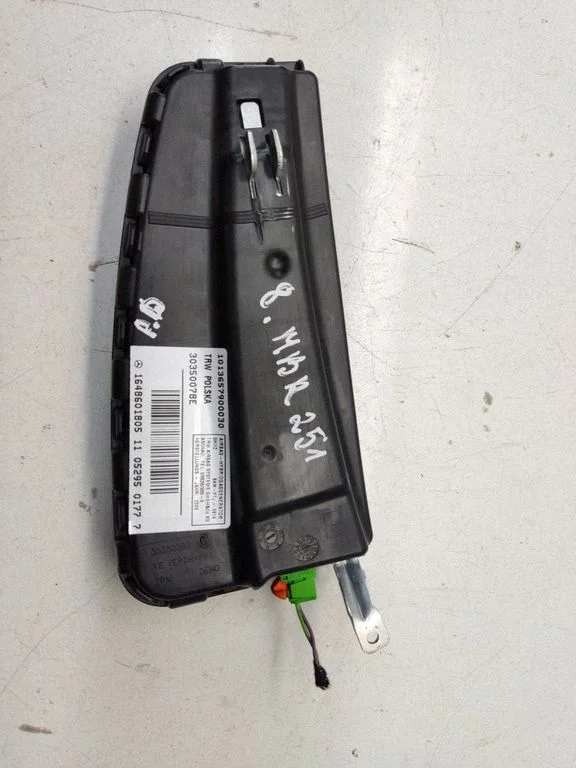 Istme turvapadi – Mercedes-Benz R-klass W251 (2005-2013)