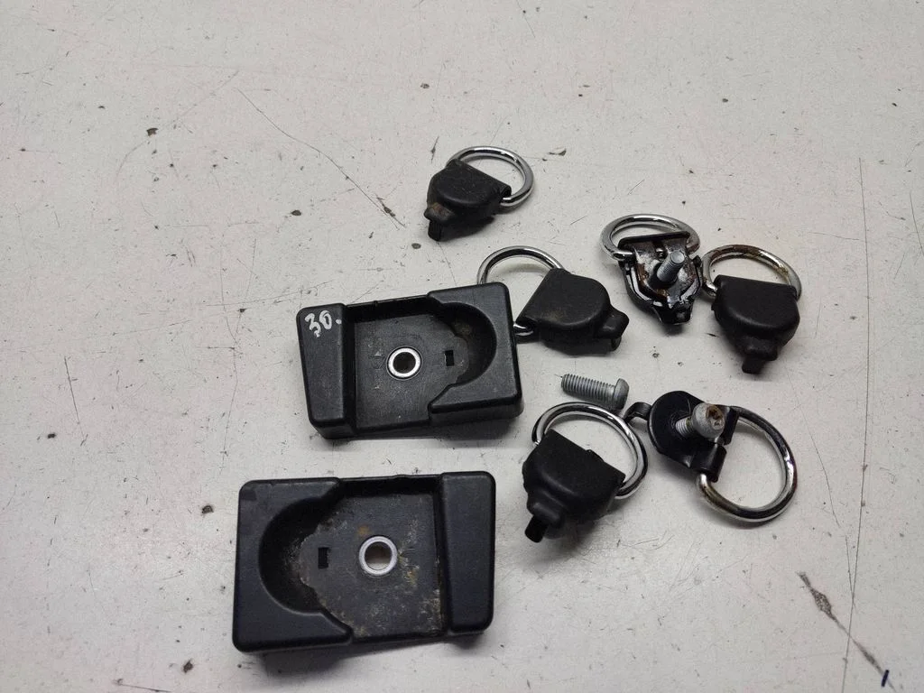 Kinnituskonks / -aas – Mercedes-Benz ML-klass W164 (2005-2011)