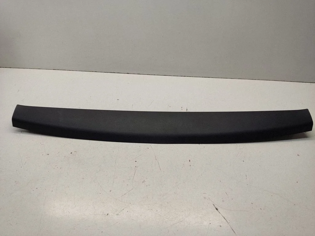 Tailgate/trunk upper cover trim