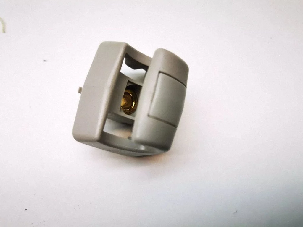 Sun visor clip/hook/bracket – front