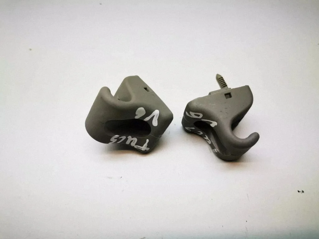Sun visor clip/hook/bracket