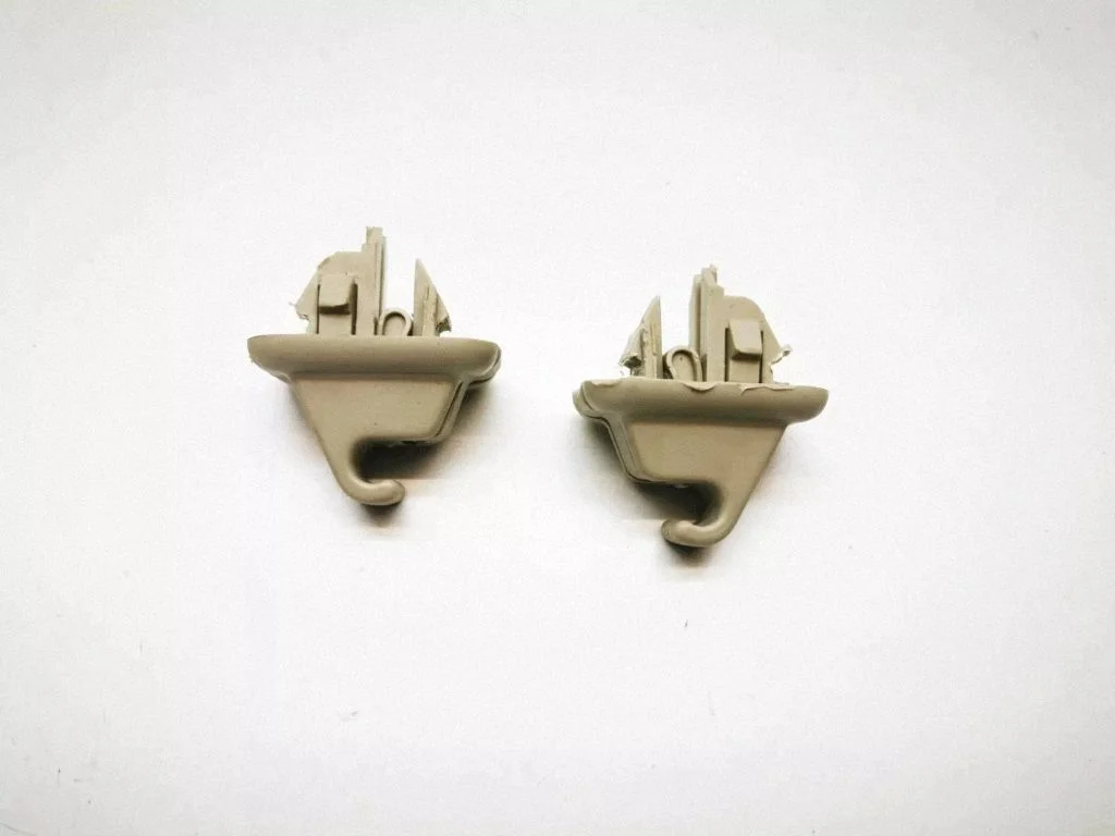 Sun visor clip/hook/bracket 3672