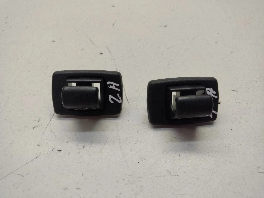 Sun visor clip/hook/bracket