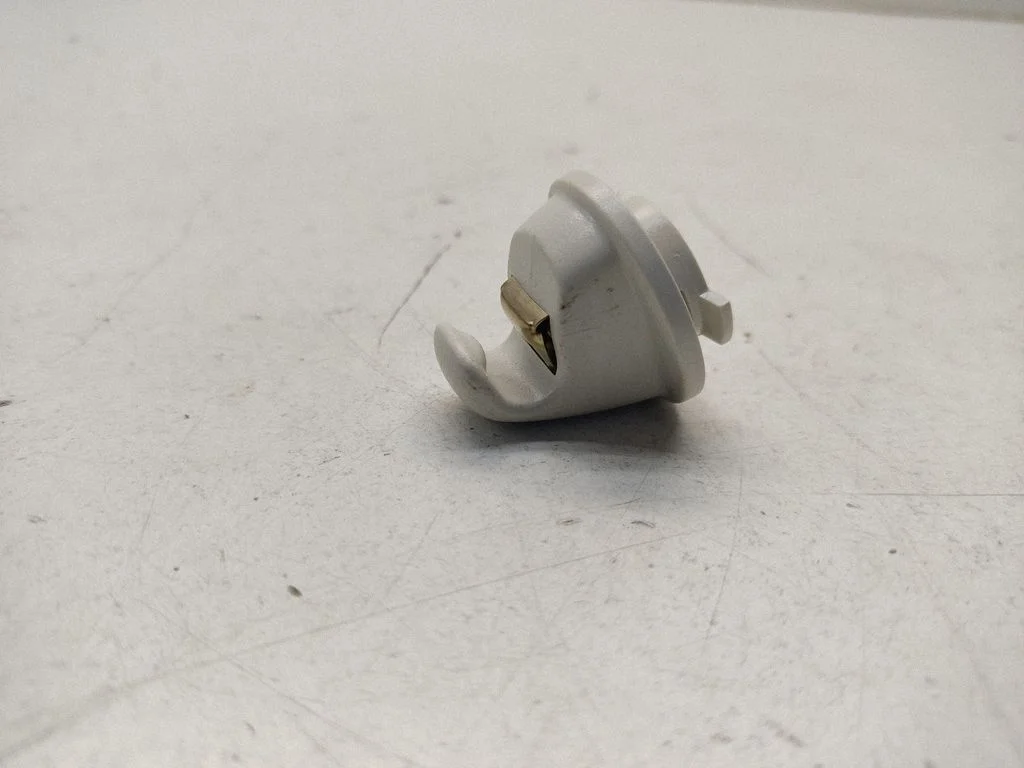 Sun visor clip/hook/bracket 5G0857561B