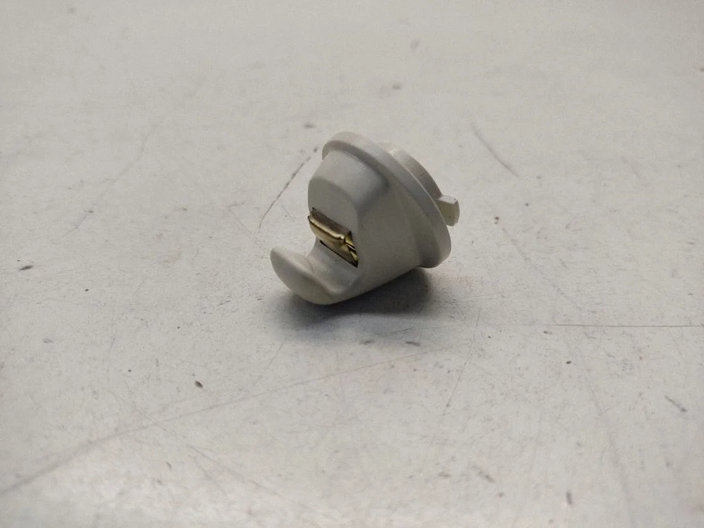 Sun visor clip/hook/bracket 5G0857561B