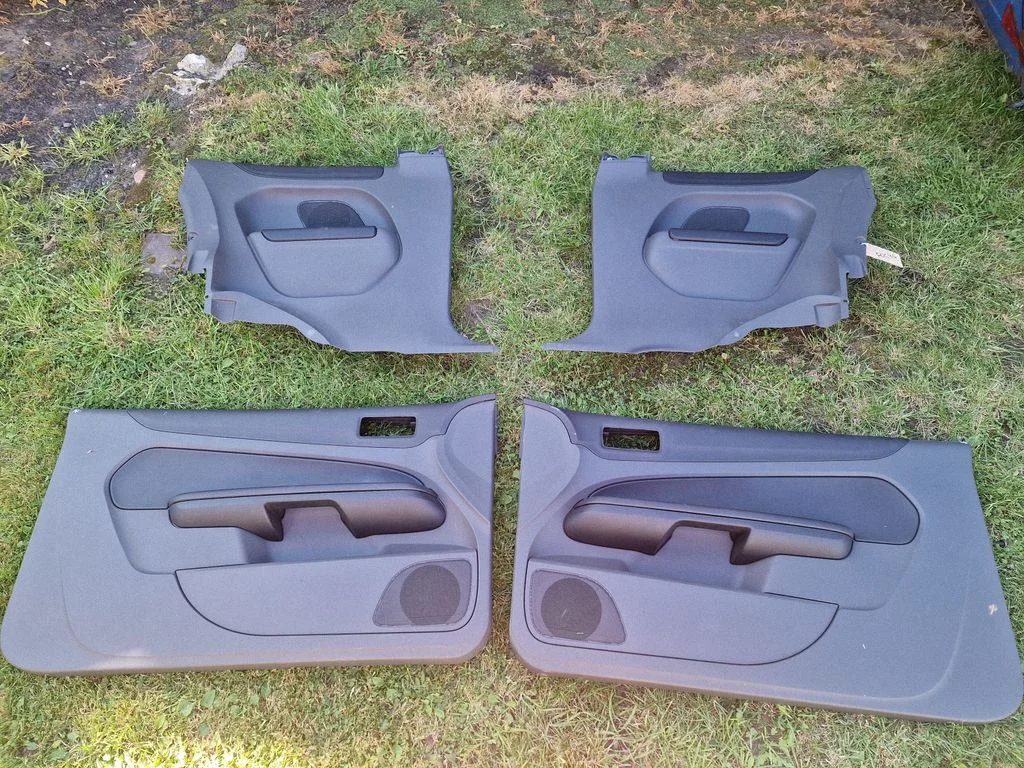 Uste siseviimistluse komplekt – Ford Focus C-MAX (2003-2010)