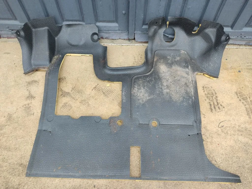 Front floor carpet liner 93863131
