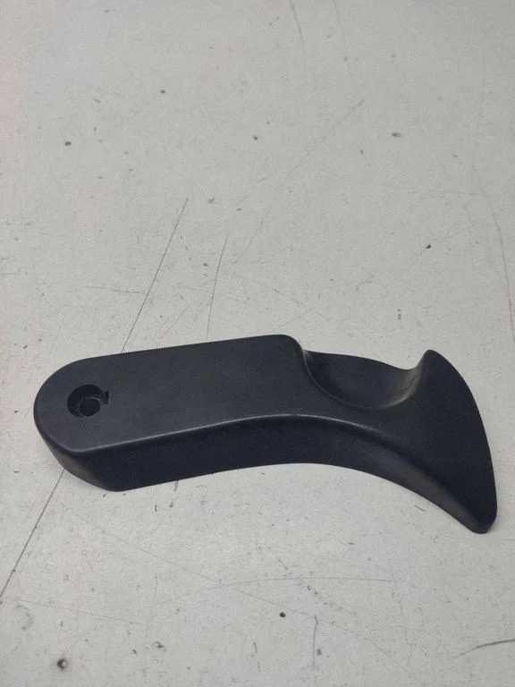 Engine bonnet (hood) release handle – BMW 5 Series E60 E61 (2004-2010)