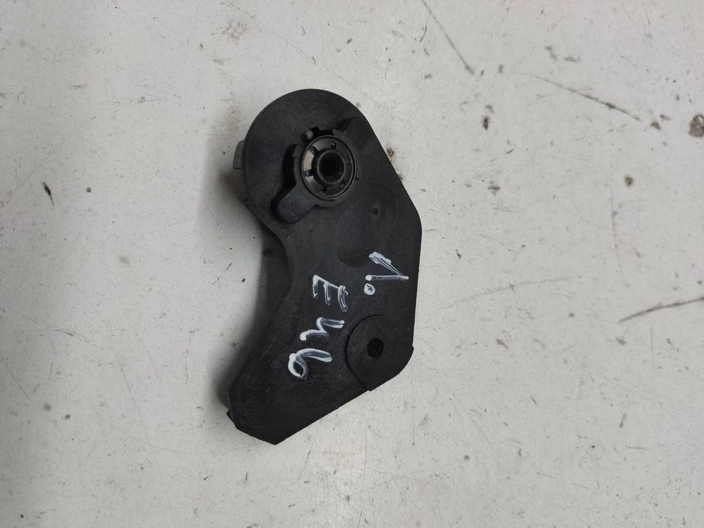 Engine bonnet (hood) release handle – front