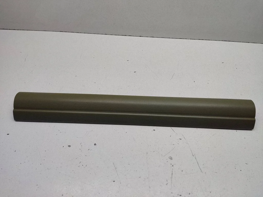 Front sill trim cover 8227521