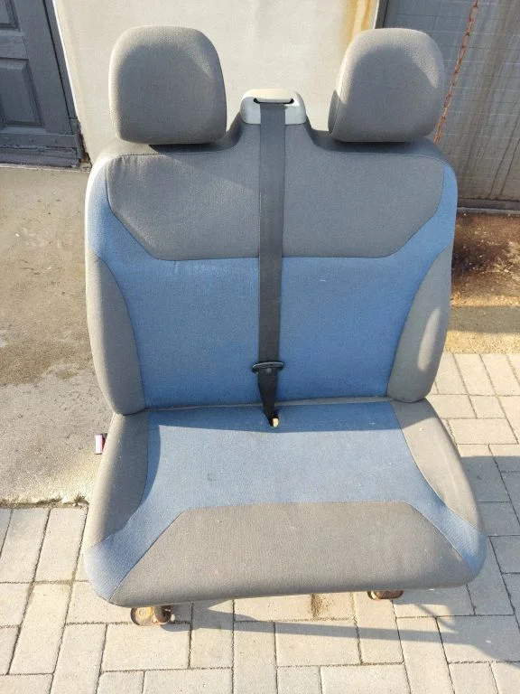 Eesmine kaheistmeline iste – Renault Trafic II (X83) (2001-2014)