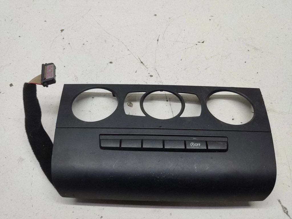 Veojõukontrolli (ASR) lüliti – BMW 1-seeria E82 E88 (2007-2014)