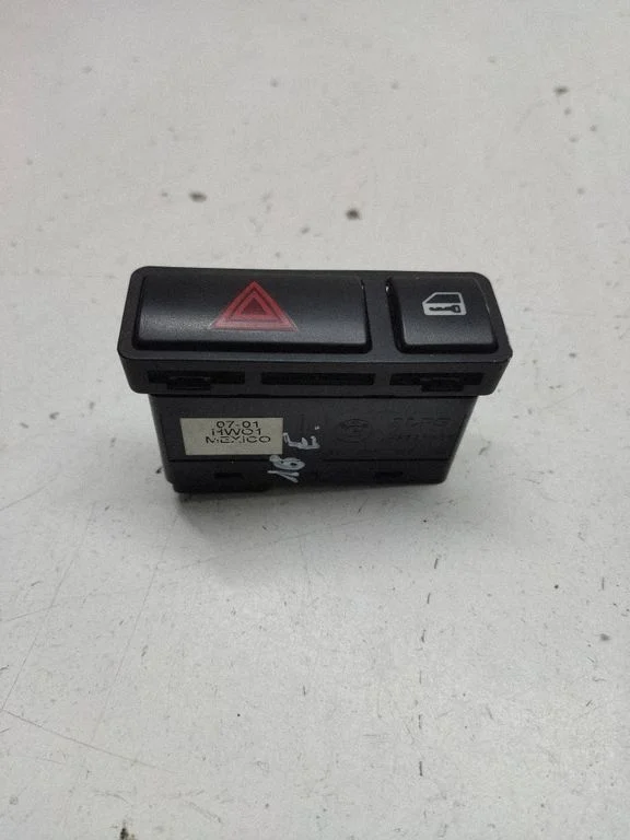 Hazard light switch – BMW 3 Series E46 (1998-2005)