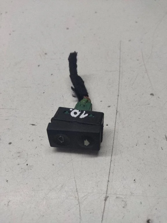 Electric window control switch 8365300