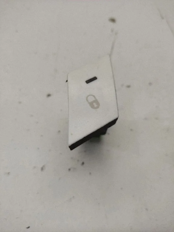 Central locking switch button – Citroen C4 I (2004-2010)