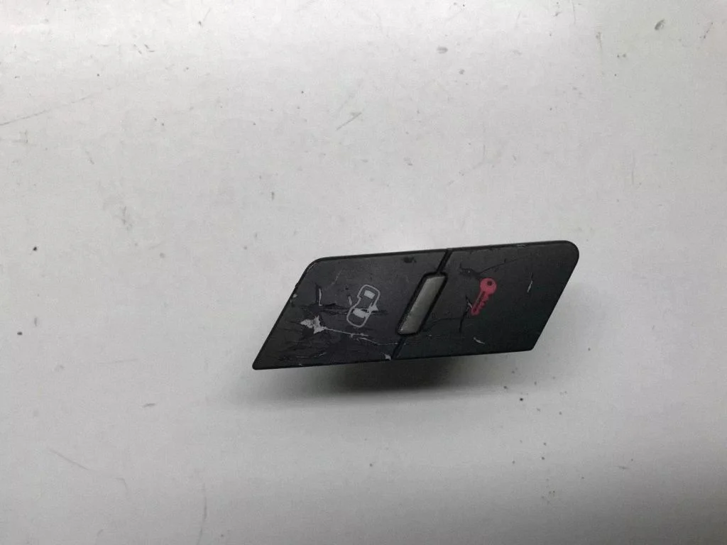 Central locking switch button – front
