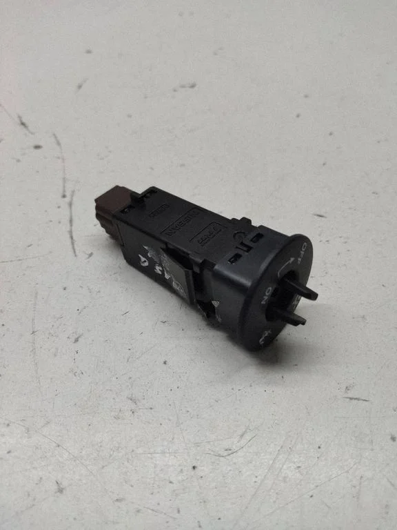 Passenger airbag on/off switch – Nissan Qashqai+2 (2008-2010)