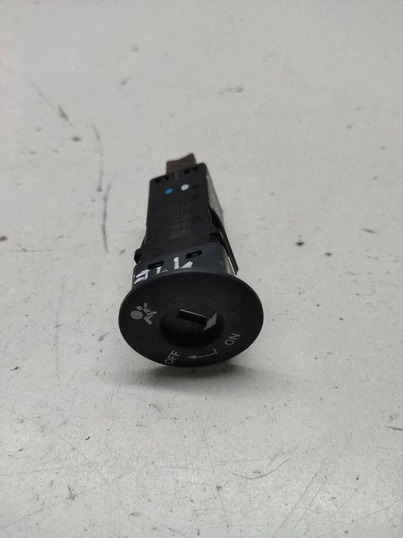 Passenger airbag on/off switch – Nissan Qashqai+2 (2008-2010)
