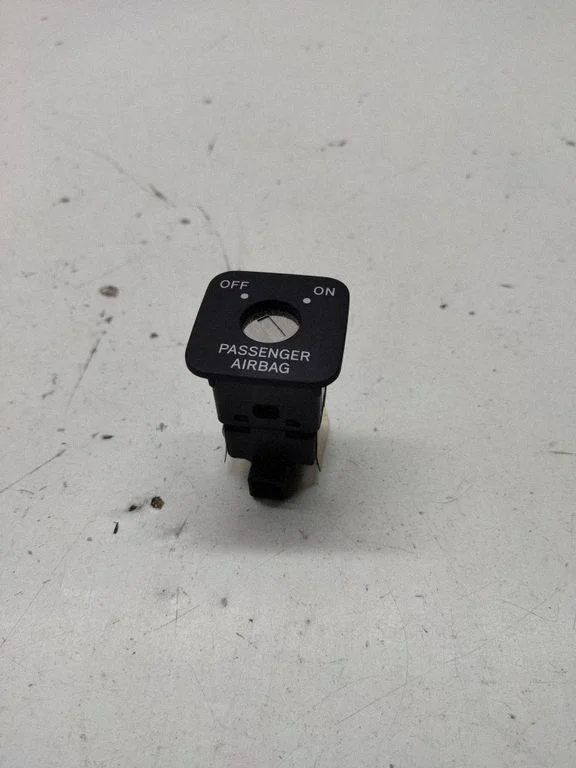Passenger airbag on/off switch 1424T48