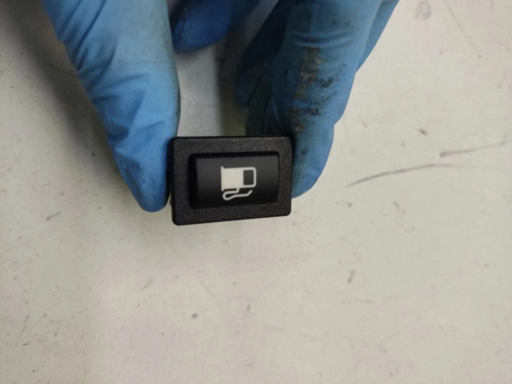 Fuel tank opening switch – BMW 3 Series G20 G21 (2019-)