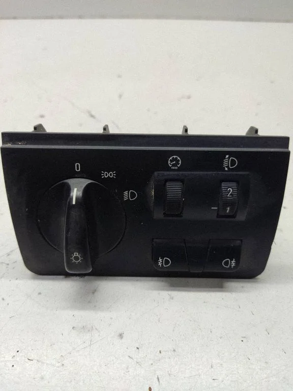 Light switch 8372204