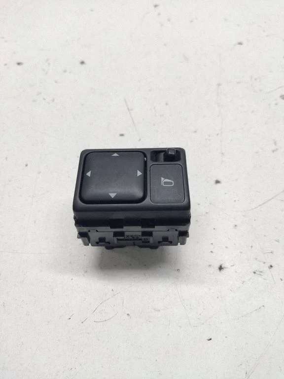 Wing mirror switch – front