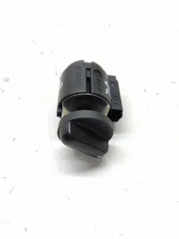 Light switch 8363683