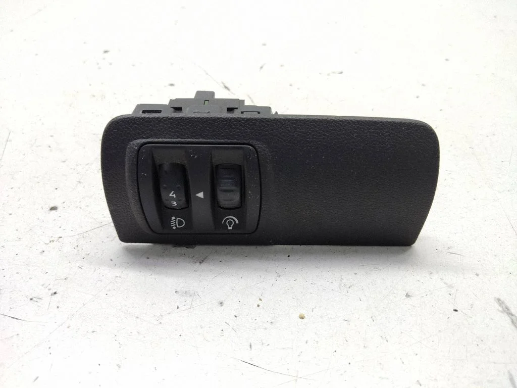 Headlight level height control switch – Renault Megane III (2009-2016)