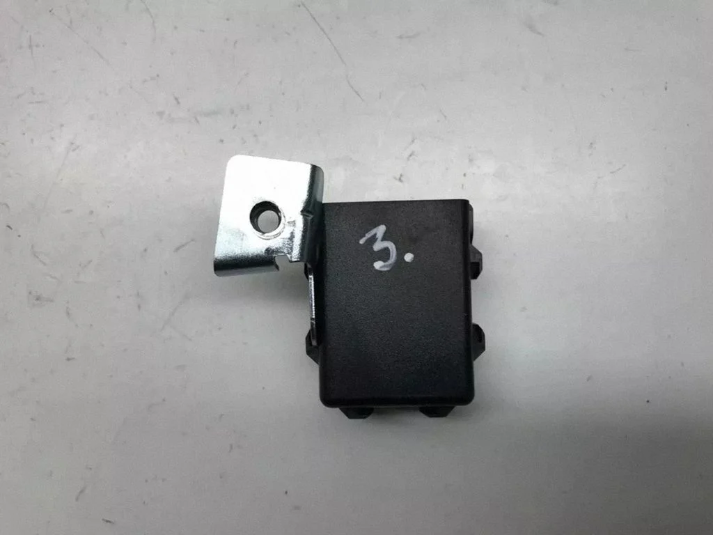 Oil pressure relay – Hyundai Santa Fe (2000-2006)