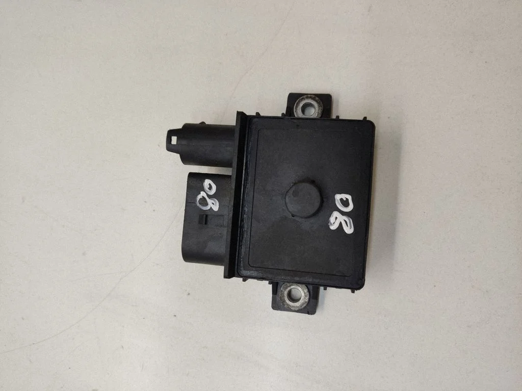 Eelsüüteküünalde relee 0522140701
