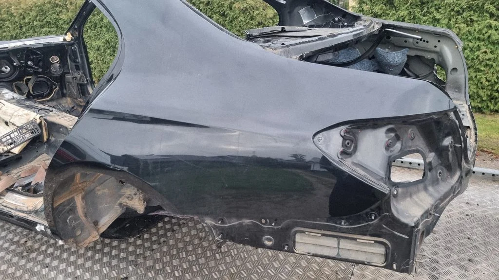 Rear quarter panel W213KP