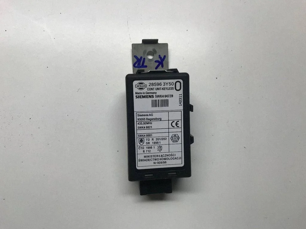 Door central lock control unit/module – Nissan X-Trail T30 (2001-2007)