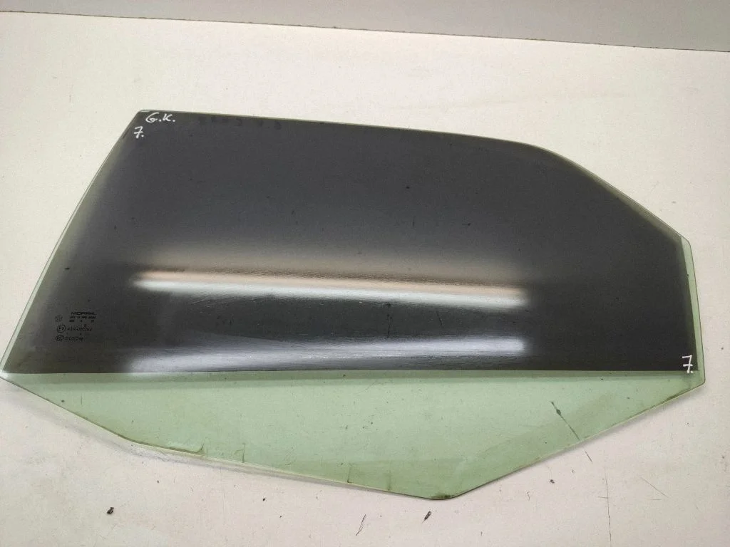 Rear door window glass 43R000262
