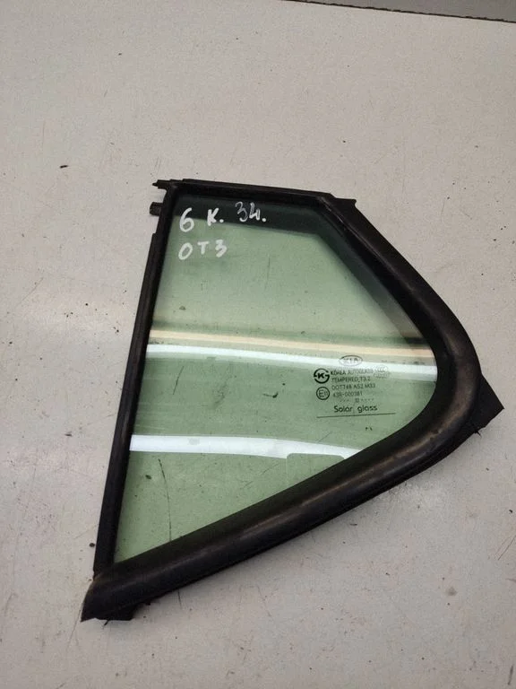 Rear vent window glass – KIA Optima (2010-2015)
