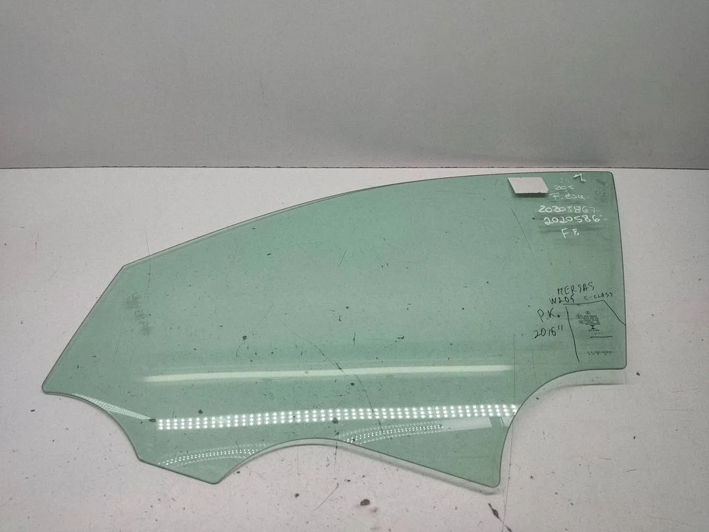 Front door window glass four-door – Mercedes-Benz C-Class W205 (2014-2021)