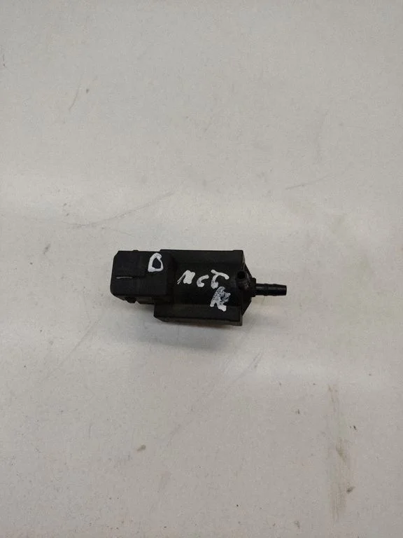 Vacuum valve 7810831