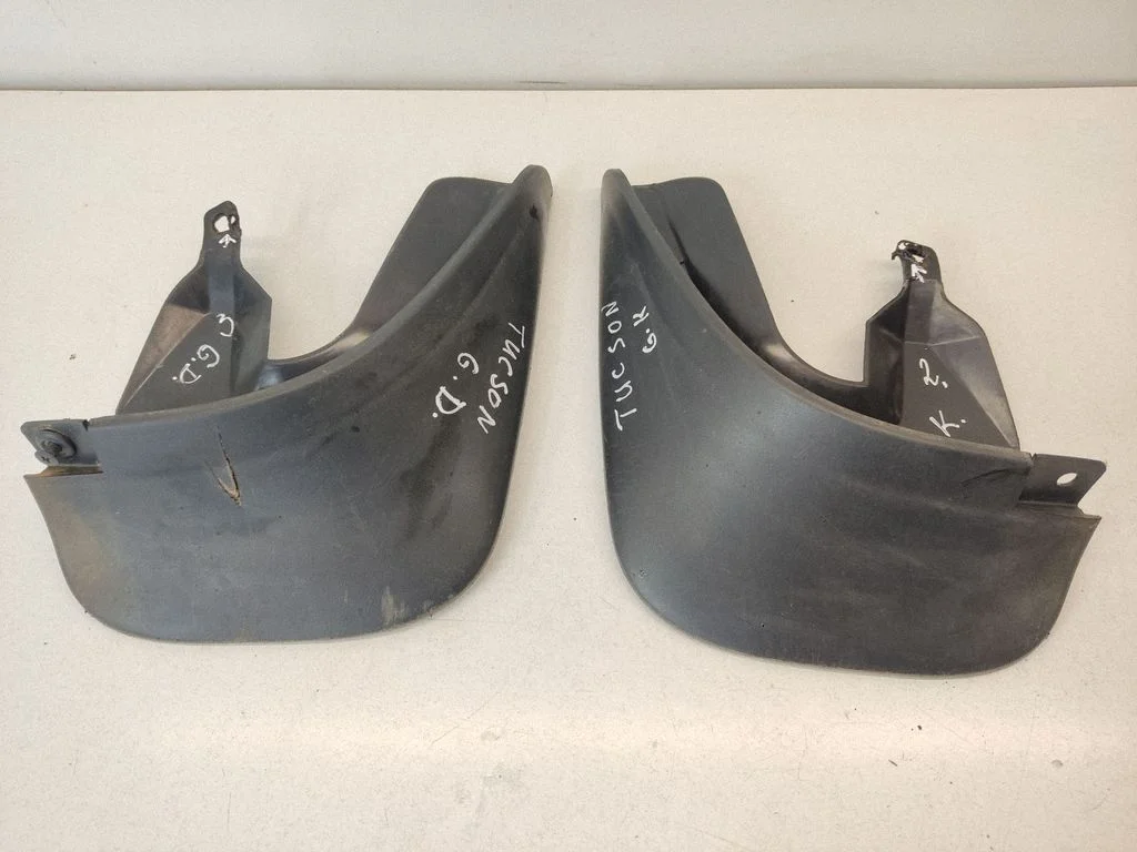 Rear mudguard 868412E010