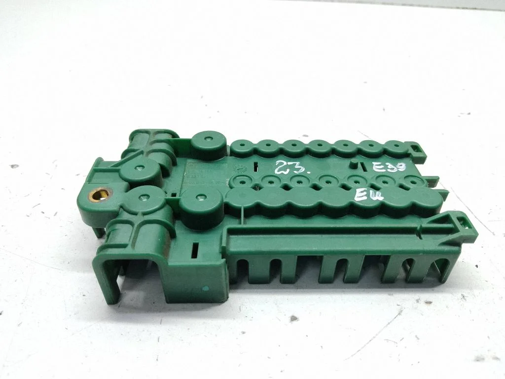 Plussjuhtmete ühendussõlm 8387541