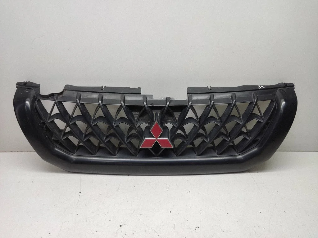 Front grill MR478595