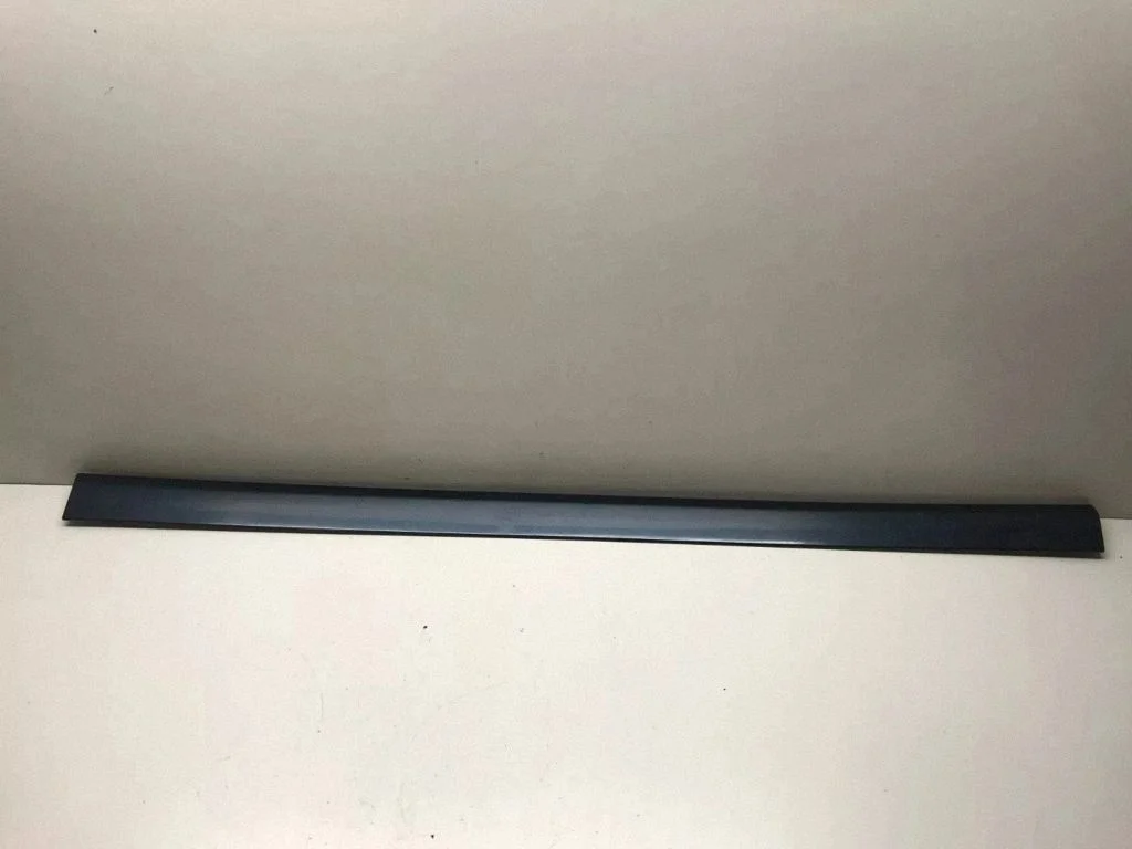 Rear door trim (molding) 39990834