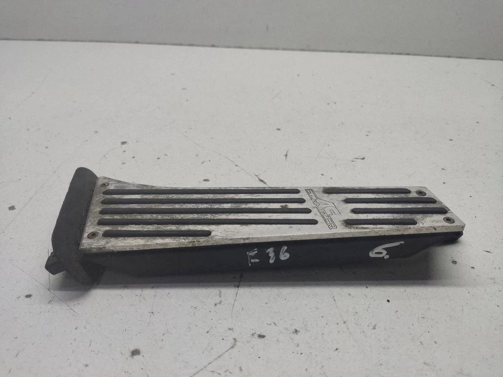Accelerator throttle pedal 11586601