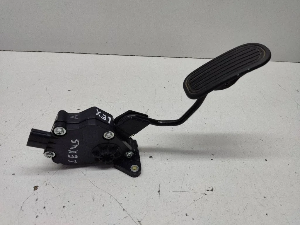 Accelerator throttle pedal – Lexus IS 220D-250-350 (2006-2013)