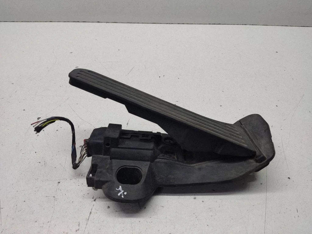 Accelerator throttle pedal 1K2721503M