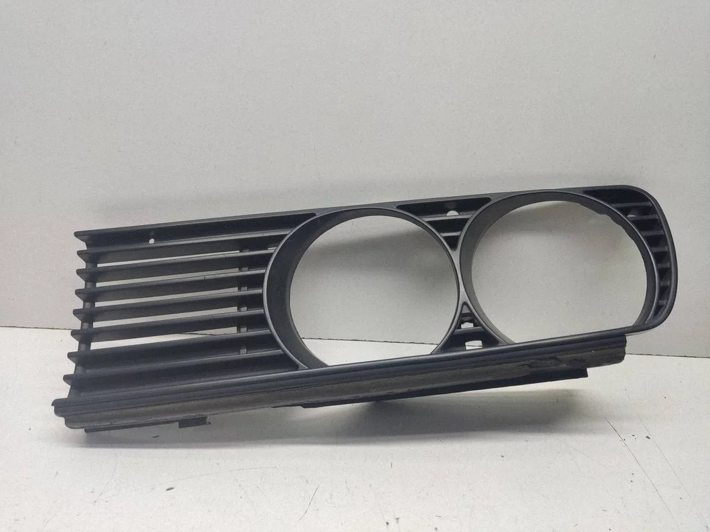 Under headlight/headlamp trim – BMW 3 Series E30 (1983-1994)