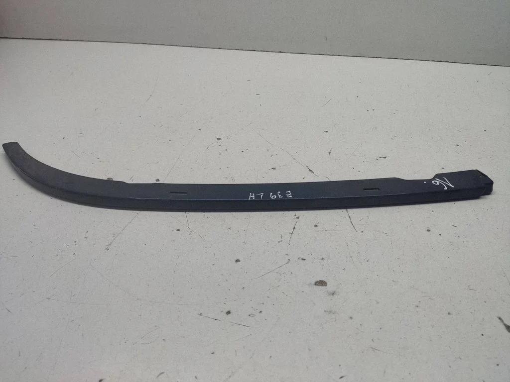 Under headlight/headlamp trim – BMW 5 Series E39 (1996-2003)