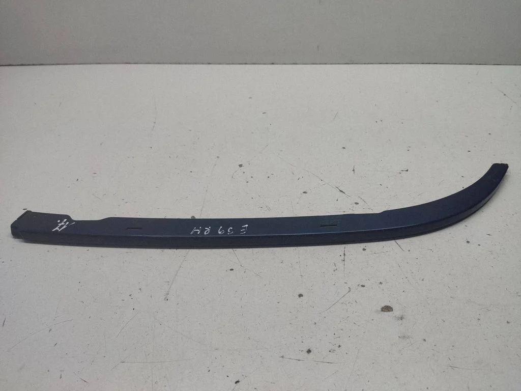 Under headlight/headlamp trim – BMW 5 Series E39 (1996-2003)