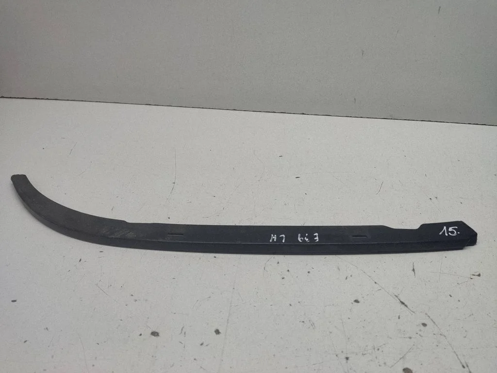 Under headlight/headlamp trim – BMW 5 Series E39 (1996-2003)